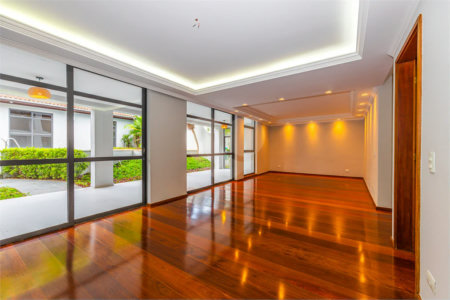 Casa à venda com 4 quartos, sendo 2 suítes, em Jardim Marajoara, São Paulo, SP