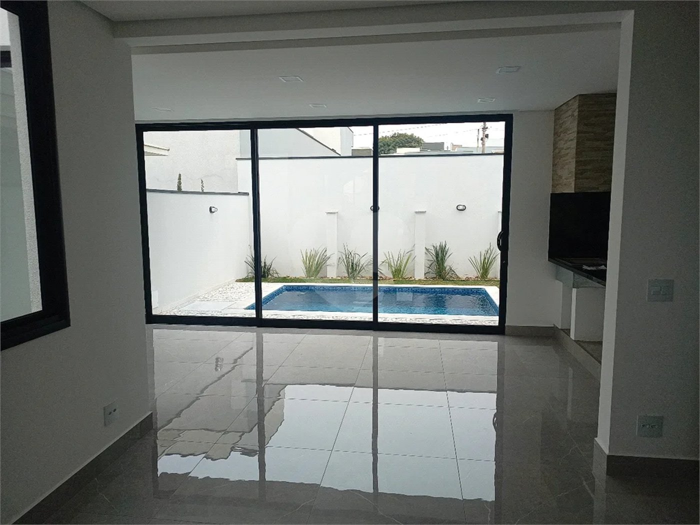 Casa à venda com 3 suítes no condomínio Real Park, Sumaré - SP