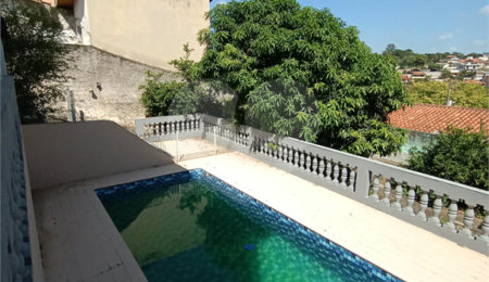 Casa à venda com 4 quartos, sendo 1 suíte, no condomínio Shangri-la, Atibaia - SP