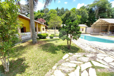 Casa à venda com 4 quartos, sendo 1 suíte, no Centro, Ibiúna, SP