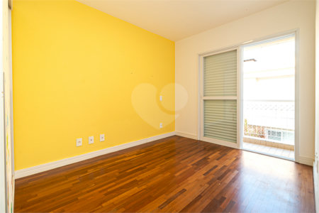 Casa à venda com 4 quartos, sendo 2 suítes, no condomínio Vila das Andorinhas, São Paulo - SP