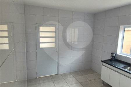 Sobrado à venda com 3 quartos, sendo 1 suíte, em Jardim Las Vegas, Santo André, SP