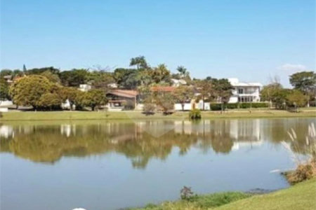 Casa à venda com 3 quartos, sendo 1 suíte, no condomínio Estância Marambaia, Vinhedo - SP