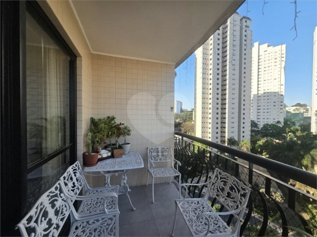 Apartamento à venda com 3 quartos, sendo 1 suíte,  em Alto da Boa Vista, São Paulo, SP