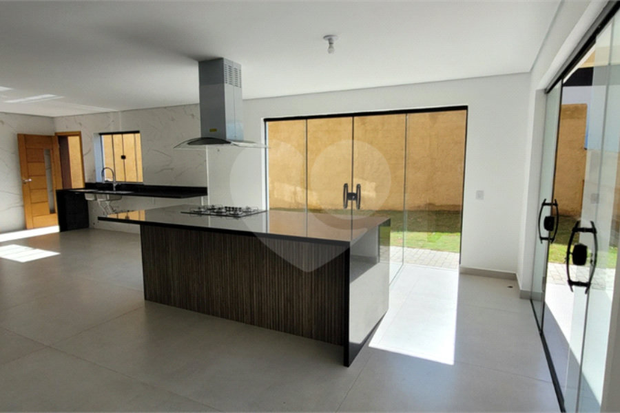 Casa à venda com 4 suítes no condomínio Sausalito, Mairiporã - SP