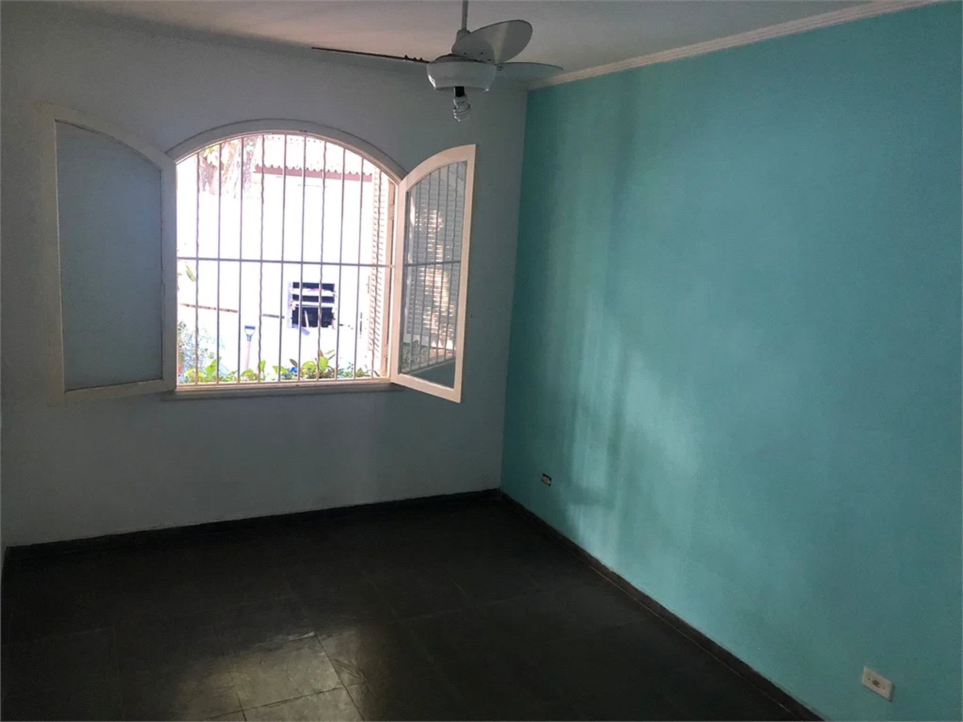 Casa Térrea à venda com 4 quartos, sendo 2 suítes,  em Jardim das Bandeiras, São Paulo, SP