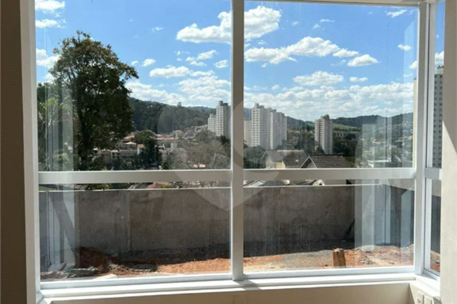 Casa à venda com 4 quartos, sendo 2 suítes, no condomínio Residencial Floresta, São Paulo - SP