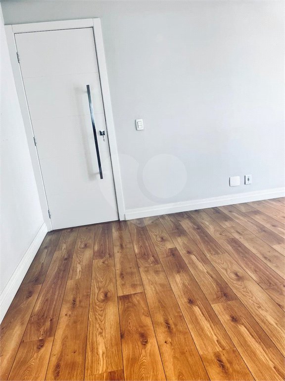 Apartamento à venda com 2 quartos em Parque Maria Domitila, São Paulo, SP