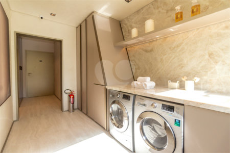 Apartamento à venda com 4 quartos, sendo 2 suítes,  em Pinheiros, São Paulo, SP