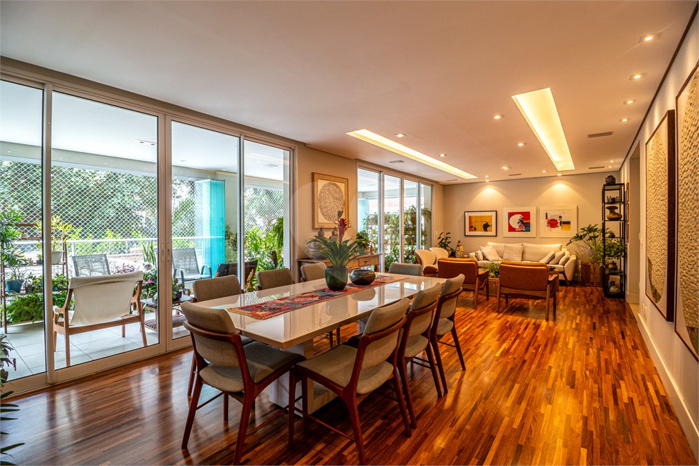 Apartamento Campo Belo à Venda 274 m² 4 Suítes 4 Vagas com Clima de Casa e Vista Verde