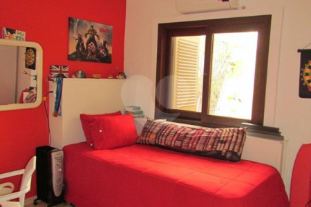 Casa de Vila à venda com 4 quartos, sendo 1 suíte, em Chácara Monte Alegre, São Paulo, SP