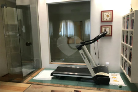 Sobrado com 363m² à venda no Alto da Moóca - 3 suítes e 6 vagas.