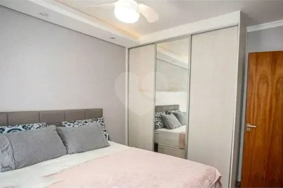 Casa à venda com 3 quartos, sendo 2 suítes, no condomínio Residencial Erika, São Paulo - SP