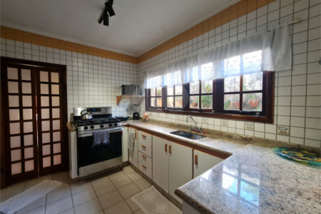 Casa Térrea à venda com 4 quartos, sendo 2 suítes, em Interlagos, São Paulo, SP