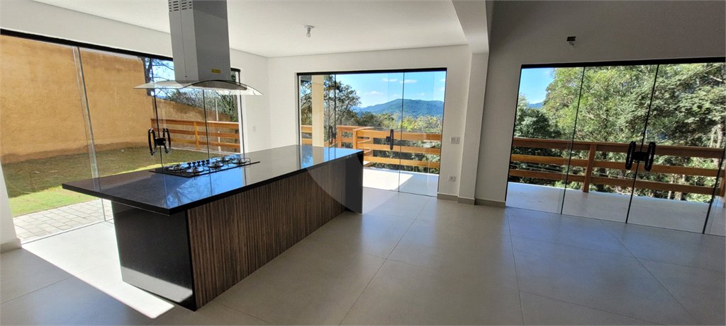 Casa à venda com 4 suítes no condomínio Sausalito, Mairiporã - SP