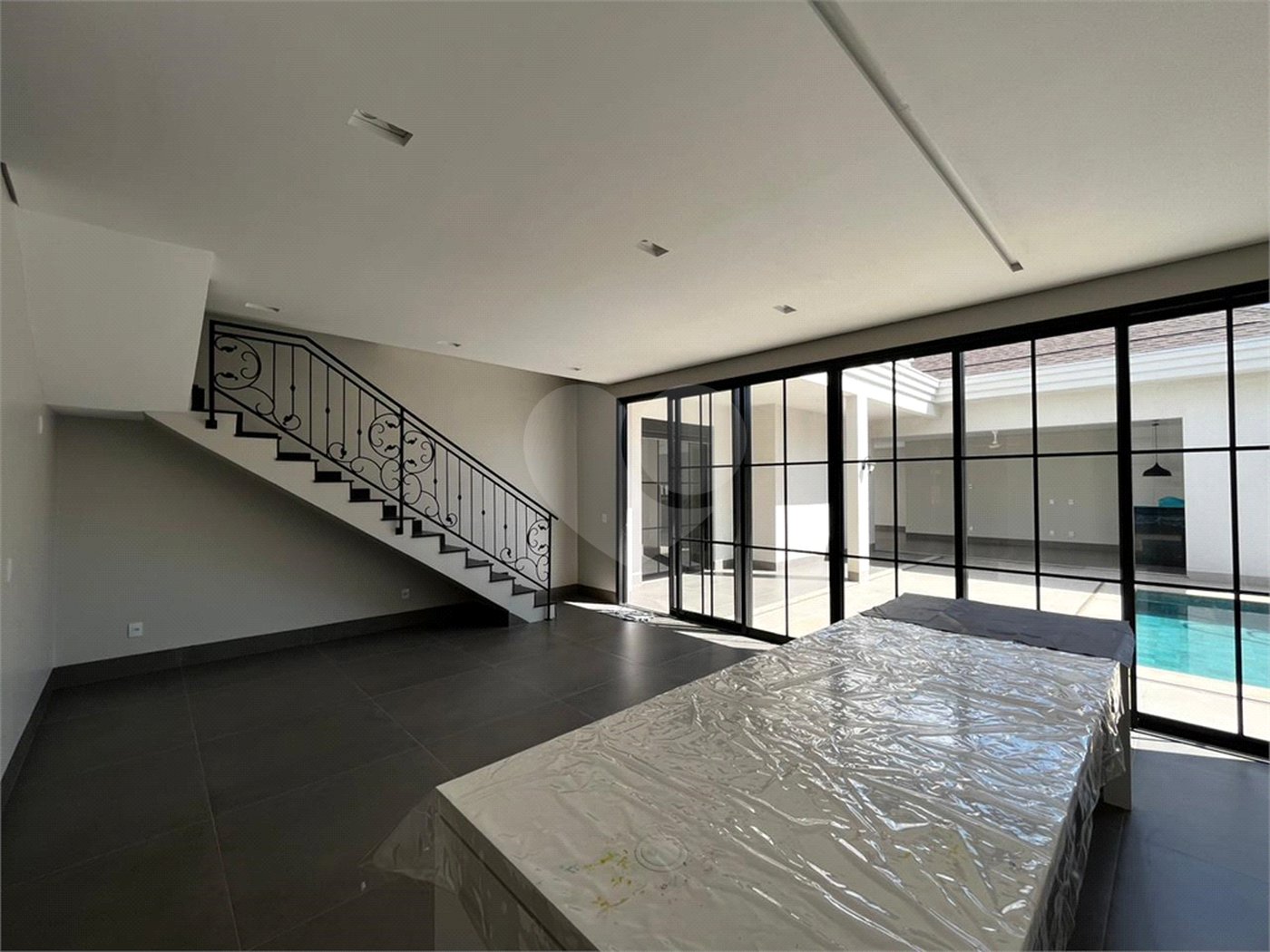 Casa à venda com 4 quartos, sendo 2 suítes,  no condomínio Florais Itália, Cuiabá - MT