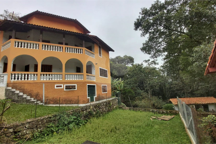 Sobrado à venda com 3 quartos, sendo 2 suítes, em Serra da Cantareira, Mairiporã, SP