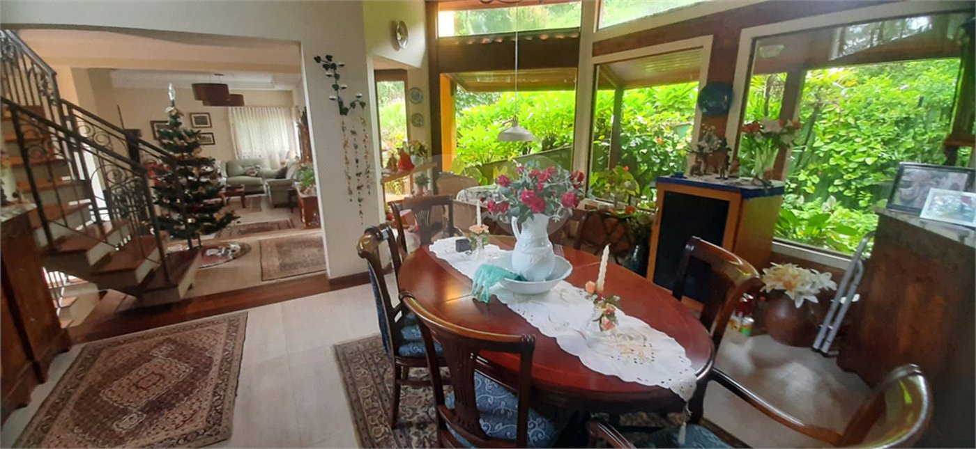 Casa à venda com 5 quartos, sendo 4 suítes, no condomínio Alpes da Cantareira, Mairiporã - SP
