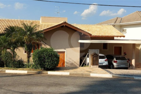 Casa à venda com 4 suítes no condomínio Osato, Atibaia - SP