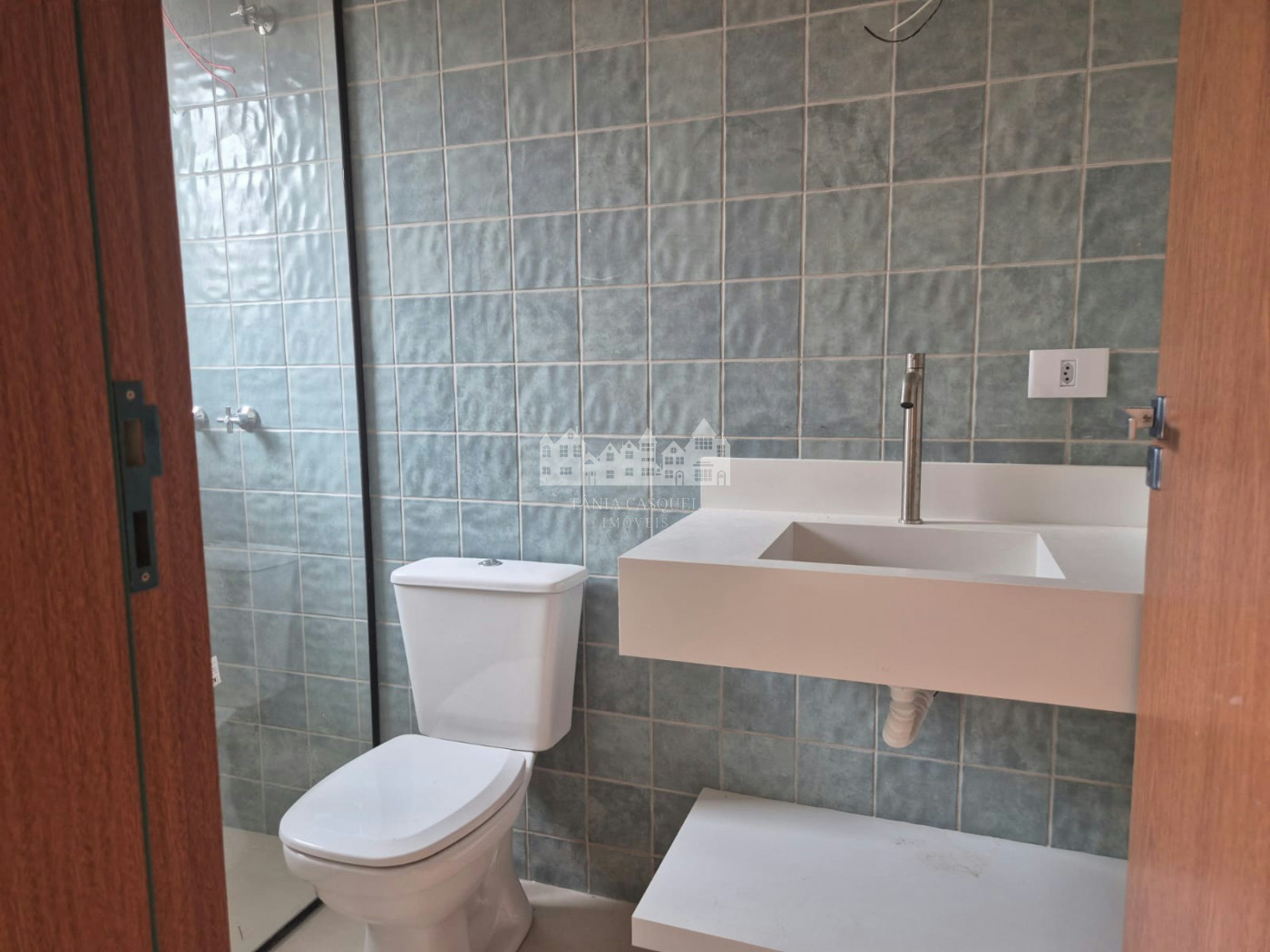 Casa à venda com 3 suítes em Vila Petrópolis, Atibaia, SP
