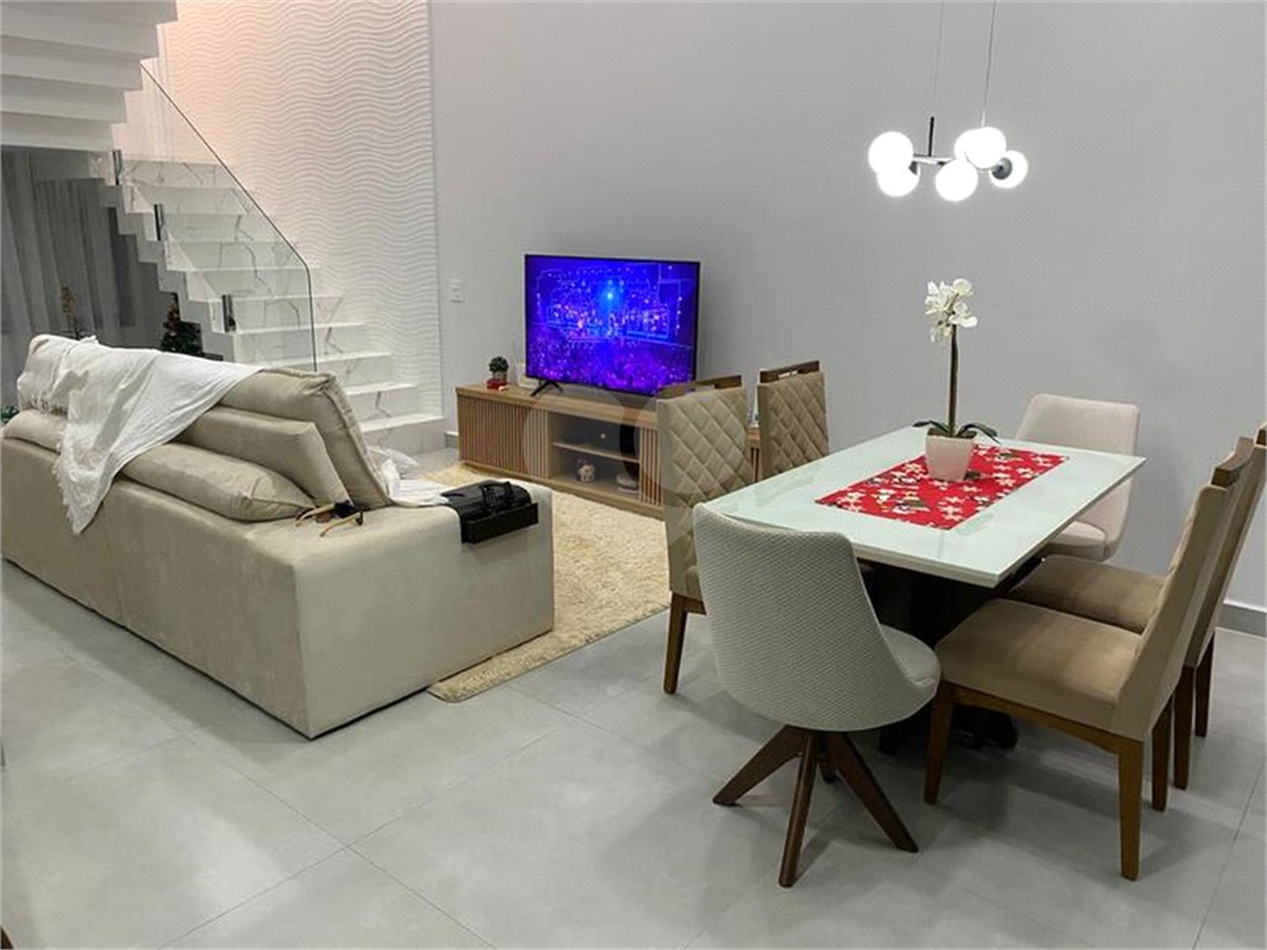 Casa à venda com 3 quartos, sendo 1 suíte,  no condomínio Residencial Mantova, Indaiatuba - SP