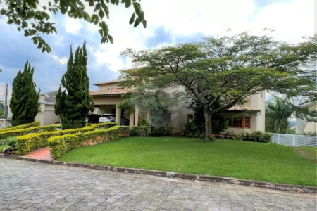 Casa à venda com 4 quartos, sendo 3 suítes, em Jardim Passárgada I, Cotia, SP