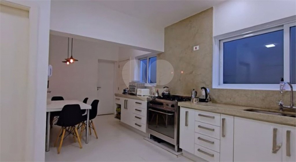 Casa à venda com 4 quartos, sendo 1 suíte, em Jardim Europa, São Paulo, SP