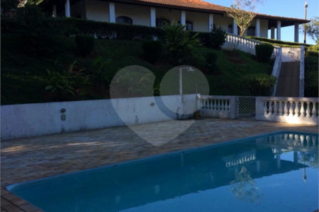 Chácara à venda com 8 quartos, sendo 3 suítes, no Centro, Bom Jesus dos Perdões, SP