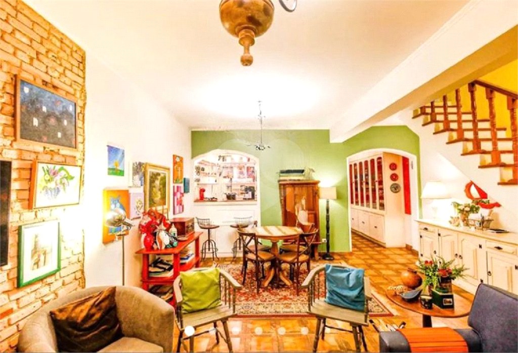 Sobrado à venda com 4 quartos, sendo 1 suíte, em Vila Cordeiro, São Paulo, SP