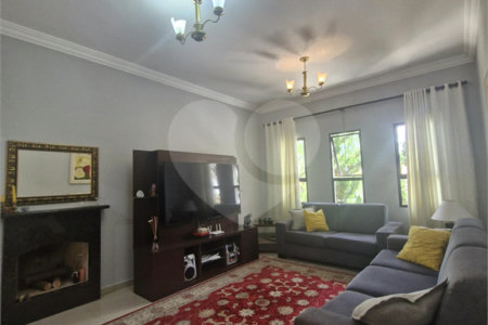 Casa à venda com 4 quartos, sendo 2 suítes, no condomínio Grape Village, Vinhedo - SP