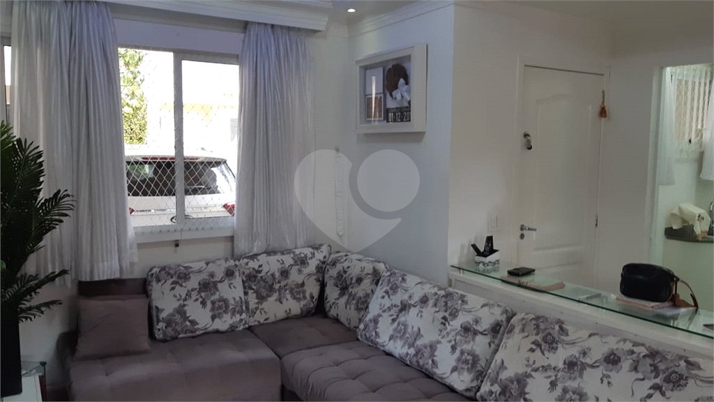 Casa à venda com 3 quartos, sendo 1 suíte, no condomínio Village St. Louis, São Paulo - SP