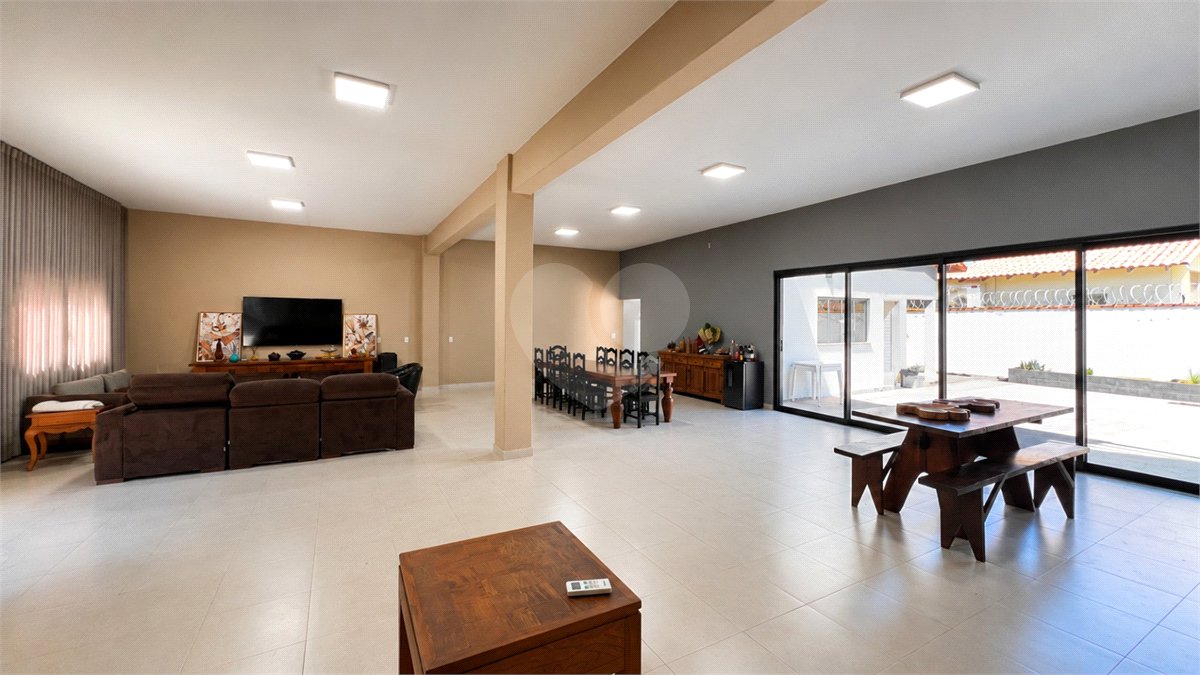 Casa Térrea à venda com 3 quartos, sendo 1 suíte, no Centro, Chapada dos Guimarães, MT
