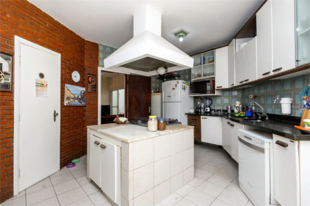 Casa à venda com 4 suítes em Jardim Londrina, São Paulo, SP
