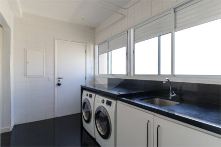 Apartamento à venda com 4 suítes em Vila Sofia, São Paulo, SP