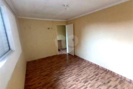Sobrado à venda com 3 quartos em Sítio Pinheirinho, São Paulo, SP