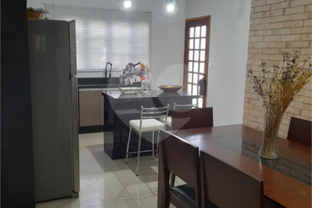 Casa à venda com 3 quartos, sendo 1 suíte,  em Vila Suissa, Mogi das Cruzes, SP