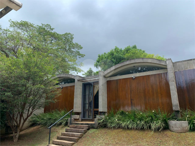 Casa à venda com 5 quartos, sendo 3 suítes,  em Morumbi, São Paulo, SP