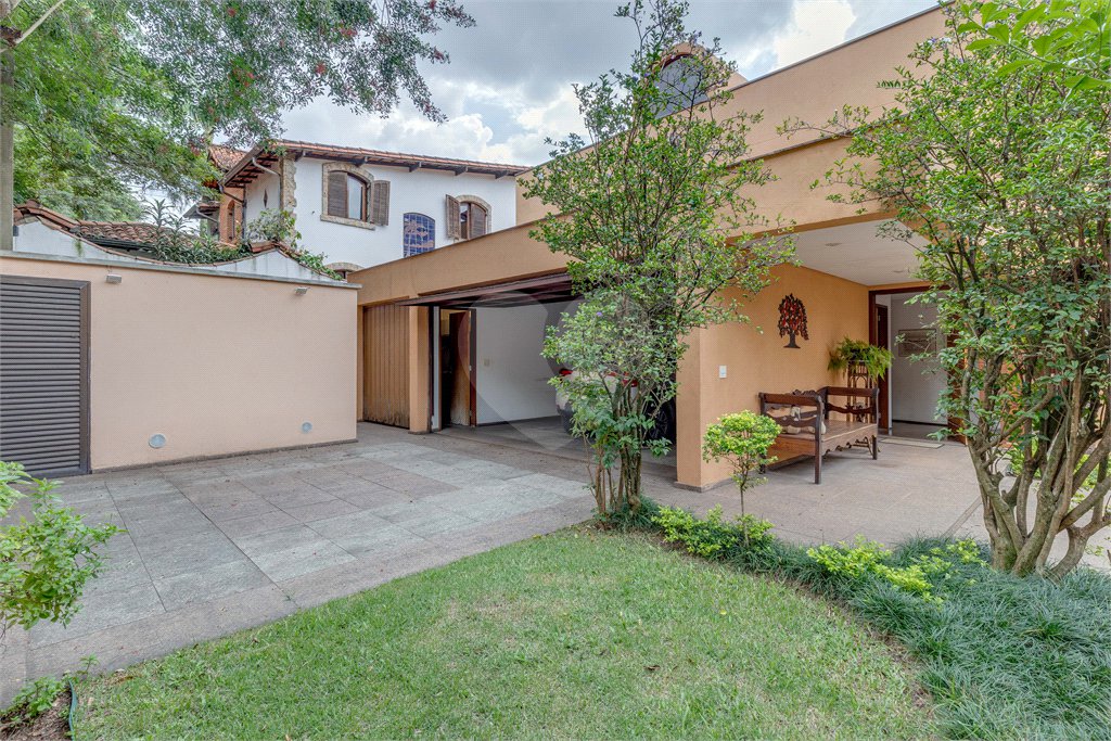 Casa à venda com 5 quartos, sendo 4 suítes, em Alto da Boa Vista, São Paulo, SP