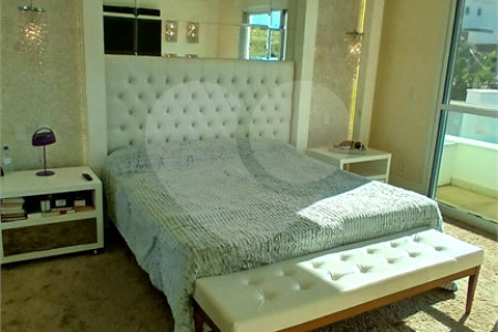Casa à venda com 3 suítes no condomínio Figueira Garden, Atibaia - SP