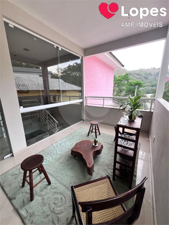 Casa à venda com 4 quartos, sendo 3 suítes, no condomínio Fazenda Cantagalo, Rio de Janeiro - RJ