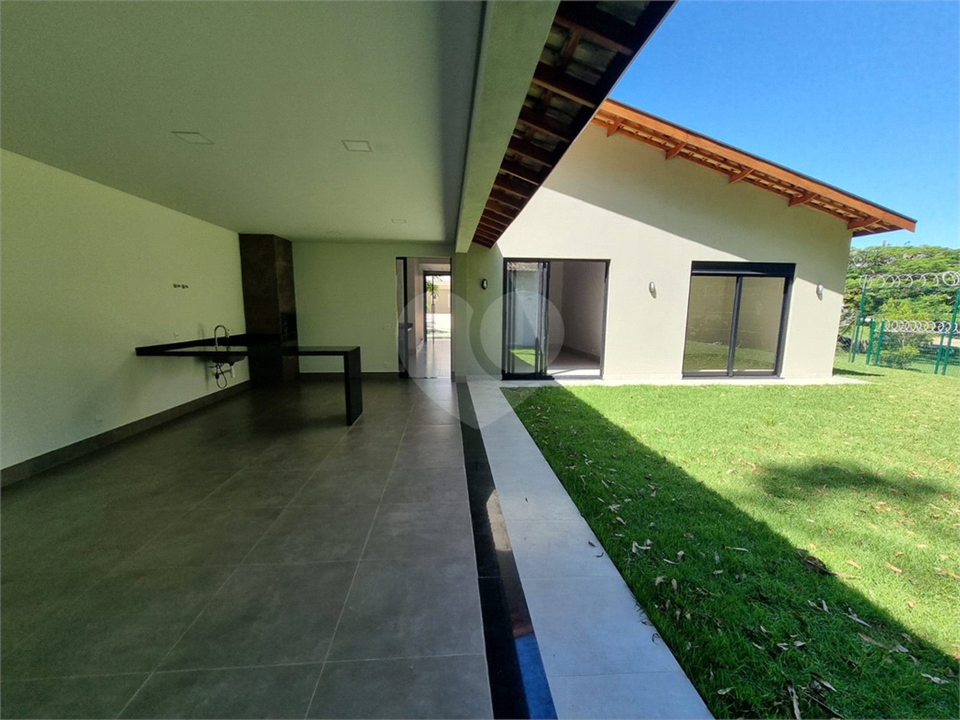 Casa à venda com 3 suítes no condomínio Terras de Santa Teresa, Itupeva - SP