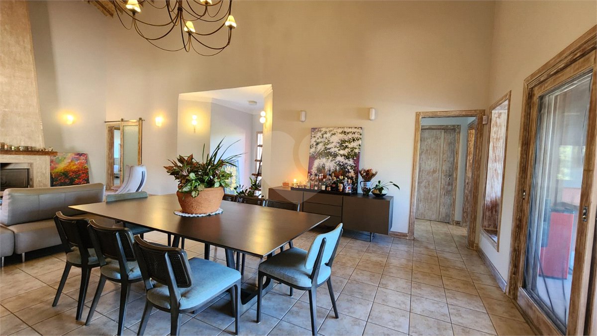 Casa à venda com 4 quartos, sendo 2 suítes, no condomínio Residencial Jardim Primavera, Louveira - SP