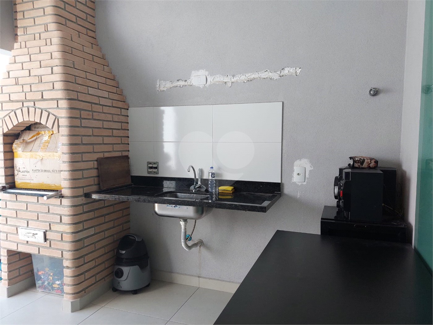 Casa à venda com 3 quartos, sendo 1 suíte, no condomínio Professora Romilde Nogueira de Sá, São Paulo - SP