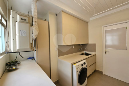 Apartamento à venda com 3 quartos, sendo 1 suíte, em Santo Amaro, São Paulo, SP