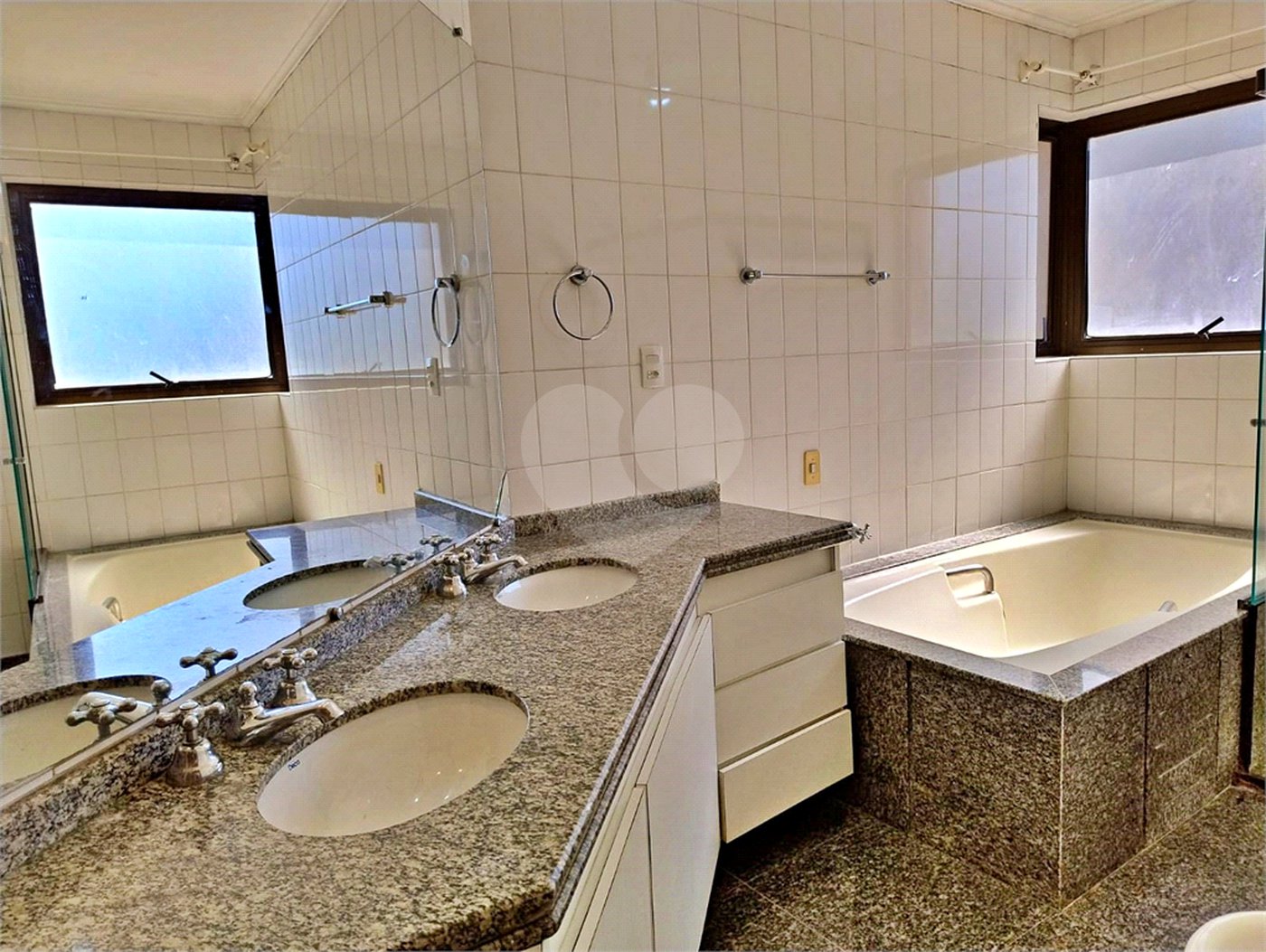Apartamento à venda com 4 quartos, sendo 2 suítes,  em Indianópolis, São Paulo, SP