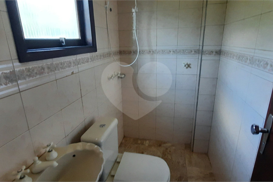 Casa à venda ou para alugar com 4 quartos, sendo 2 suítes, em Mantiqueira, Mairiporã, SP