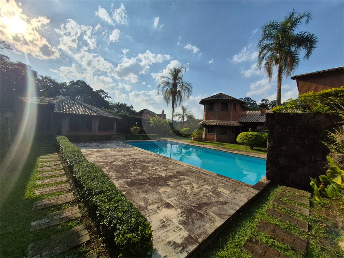 Casa à venda com 3 quartos, sendo 1 suíte, no condomínio Alpes da Cantareira, Mairiporã - SP