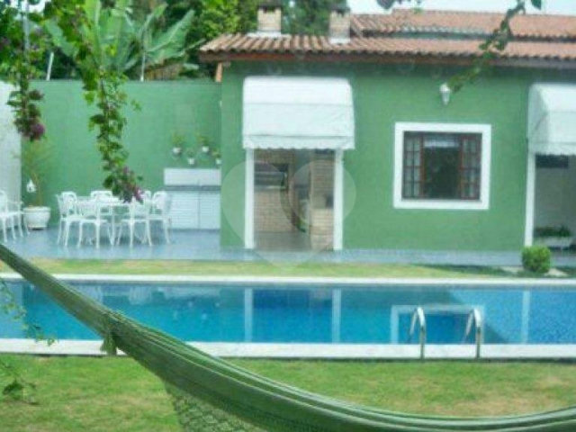 Sobrado à venda com 4 quartos, sendo 3 suítes,  em Tremembé, São Paulo, SP
