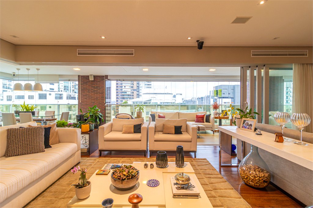 Apartamento à venda com 4 suítes em Campo Belo, São Paulo, SP