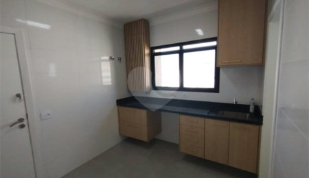 Apartamento à venda com 5 quartos, sendo 2 suítes, em Aclimação, São Paulo, SP